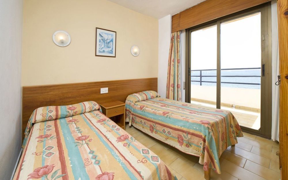 Apartamentos Mira Mola Figueretas Buitenkant foto
